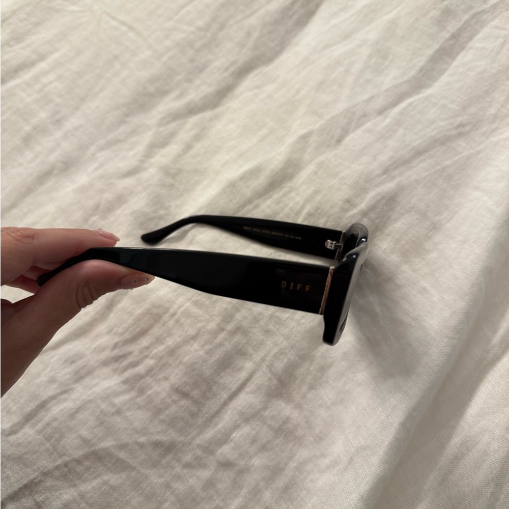 Diff Eyewear Indy Black Rectangular Sunglasses - image 6